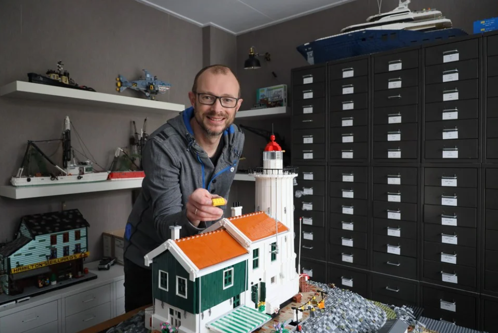 Crowdfunding moet vuurtoren van Lego naar Marken halen: ’Een echt kunstwerk, dat thuishoort op het eiland’